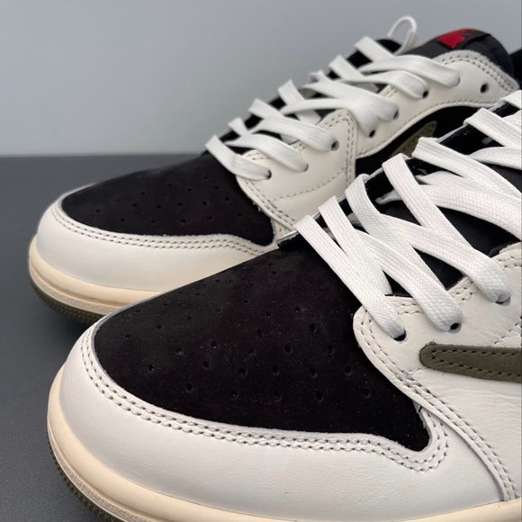 Nike Low Top Men\'s Shoe Size 8